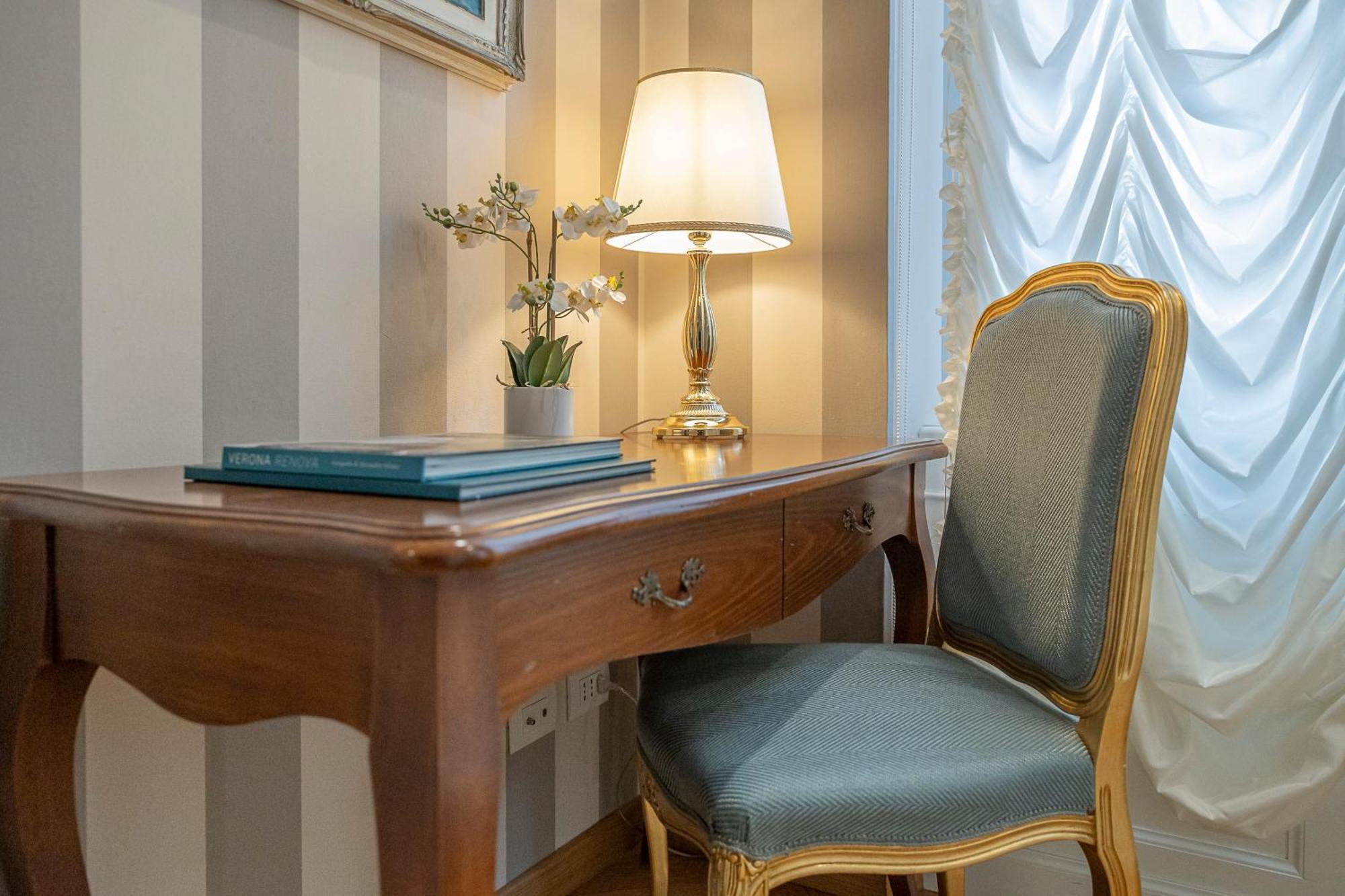Palazzo Monga Boutique Guesthouse Верона Екстер'єр фото